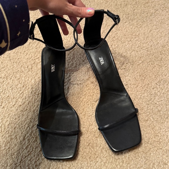 Zara Minimalist Heeled Leather Sandals Size 41 - Picture 4 of 6